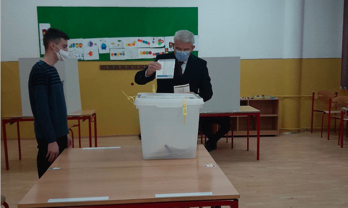 Lokalni izbori u BiH: Džaferović među prvima obavio građansku dužnost